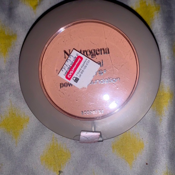 NEVER WORN MAKE-UP ESSENTIALS: - Picture 2 of 11